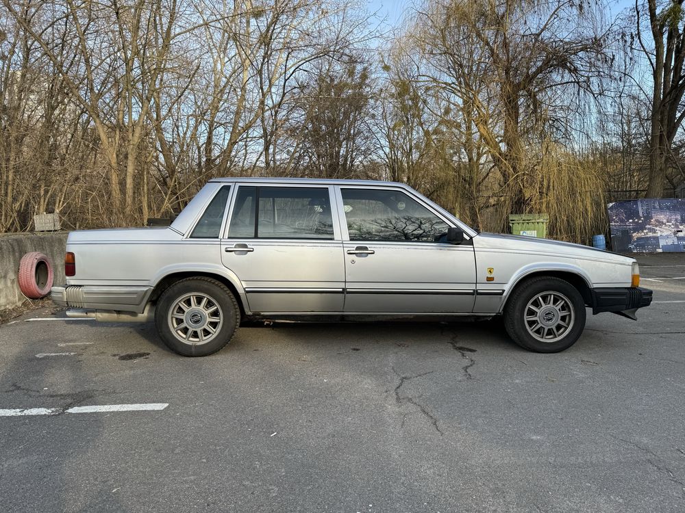 Volvo 760 GLE 2.8