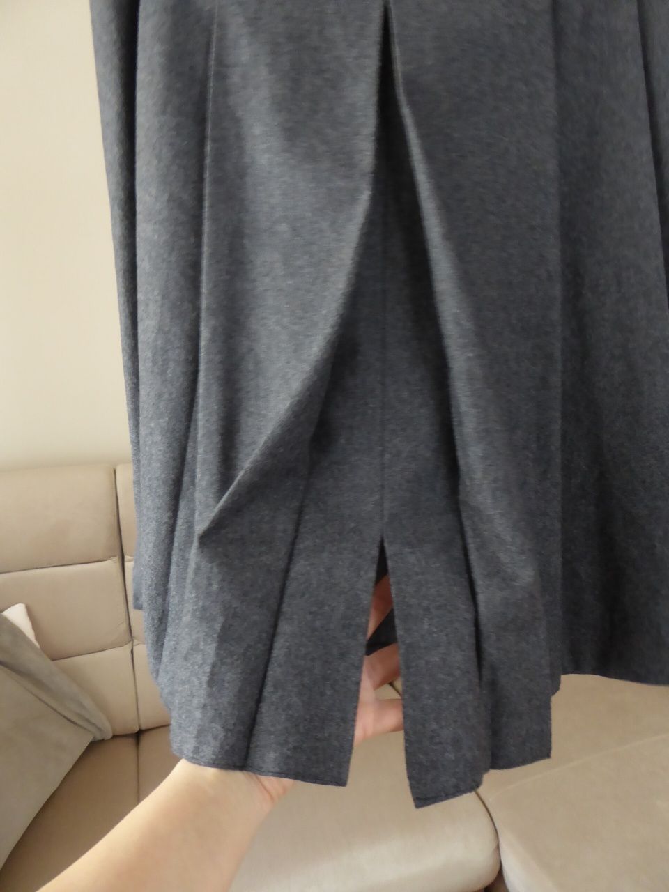 Plisowana spódnica z wełny roz 46