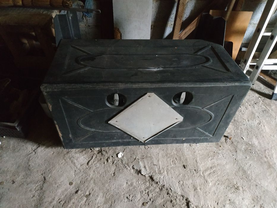 Ящик на грузовик с кронштейнами