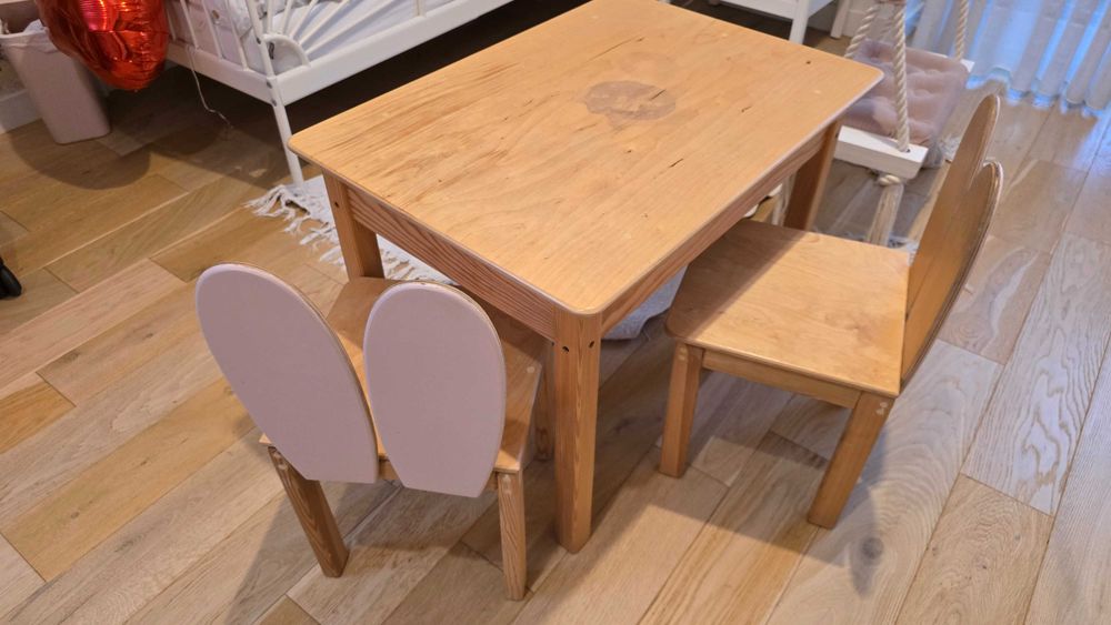 Stolik i krzesełka dla dziewczynki królik