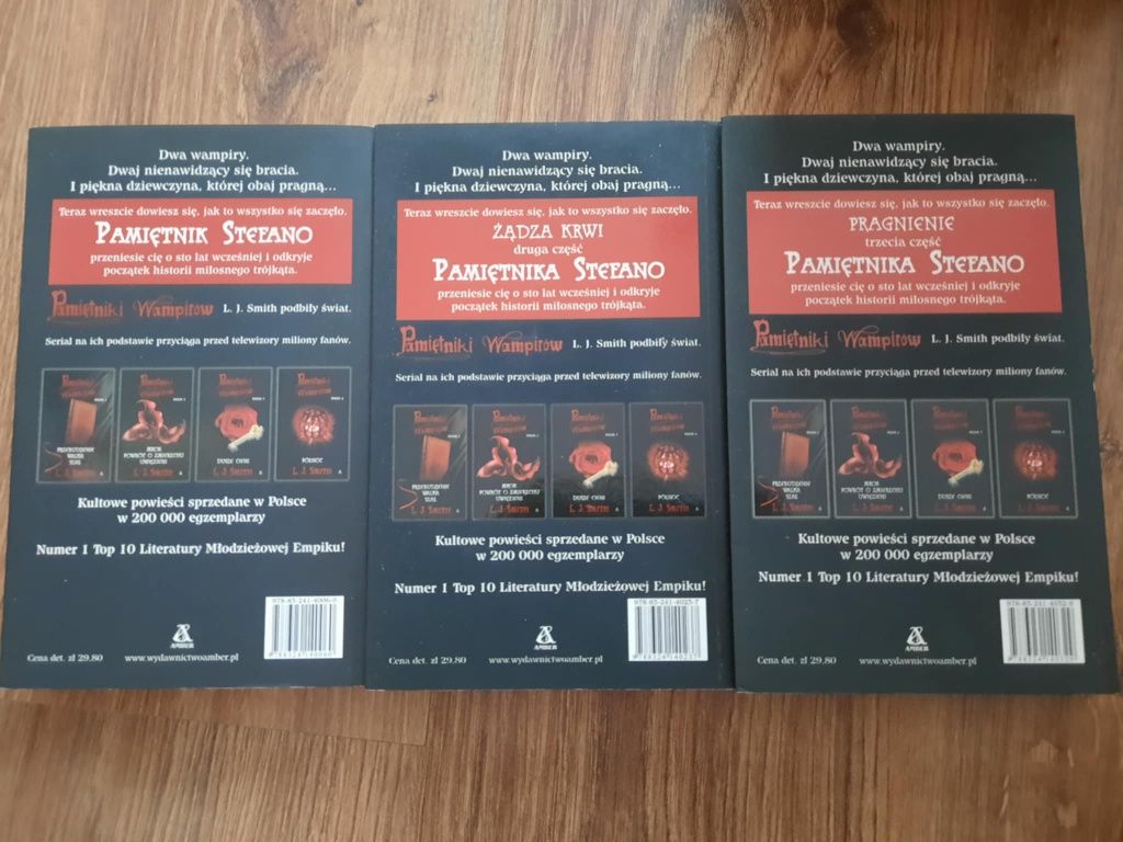 Trzy pierwsze tomy "Pamiętniki wampirów"