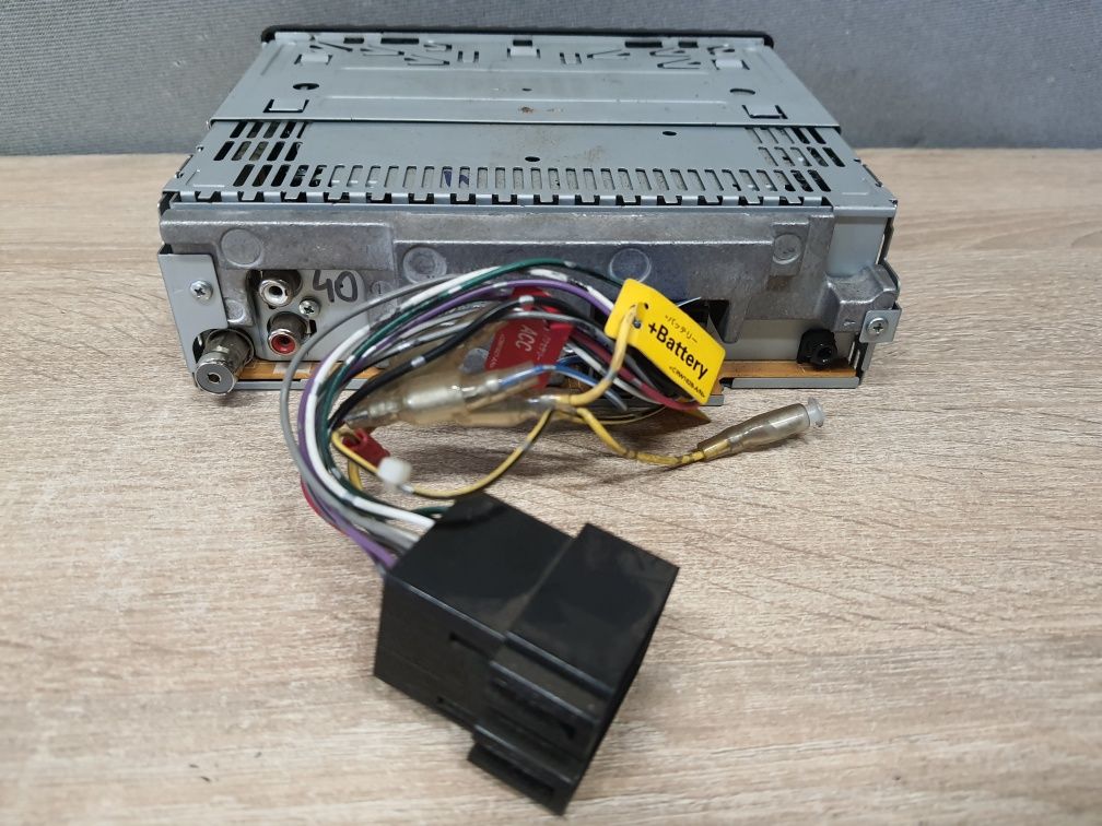 Radio samochodowe Pioneer z AUX, CD z Mp3 / RCA DEH-1100MP Zadbane