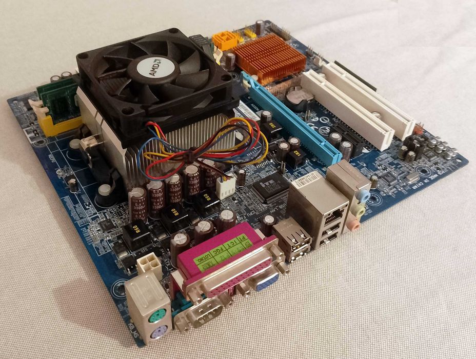 Płyta główna Gigabyte M61SME-S2 + AMD Athlon 64 X2 2.9 GHz + 2 GB RAM