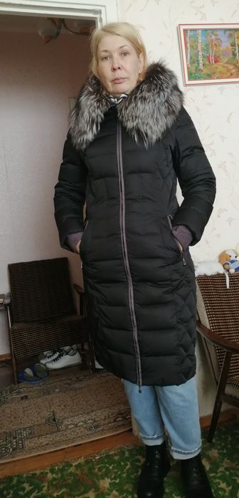 Зимний пуховик с капюшоном