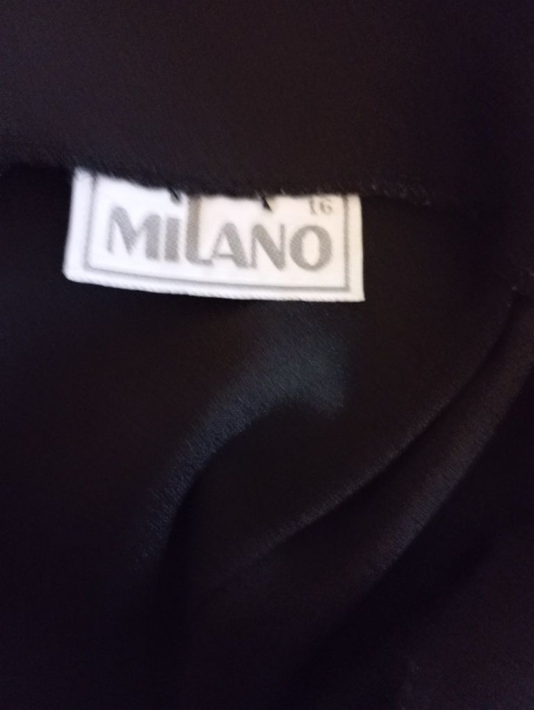 Czarna sukienka Milano, rozmiar 16, ale jest mniejsza