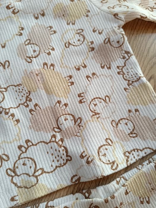 Piękny prążkowany komplecie niemowlęcy nowy z metką 56 cm 1-2 miesiące