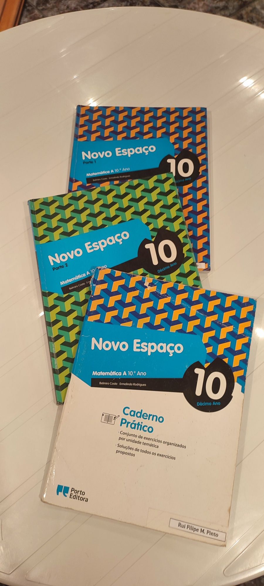 Manuais escolares + cadernos de atividades para o 10 ano!