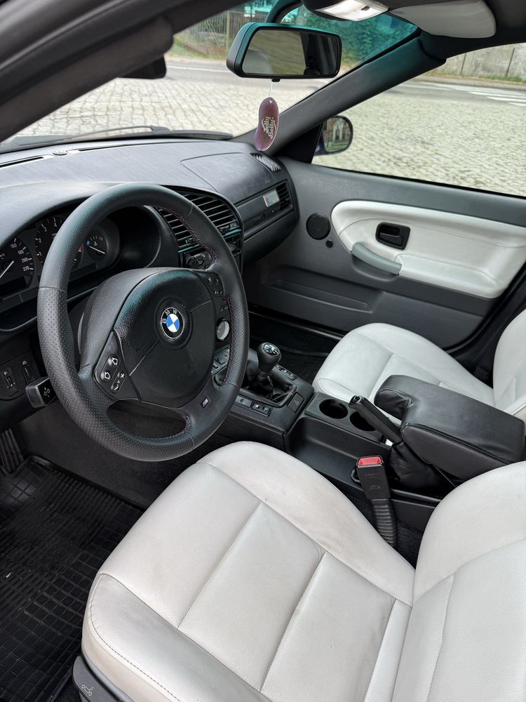 BMW e36 sedan 316, zadbane wnętrze,skóry