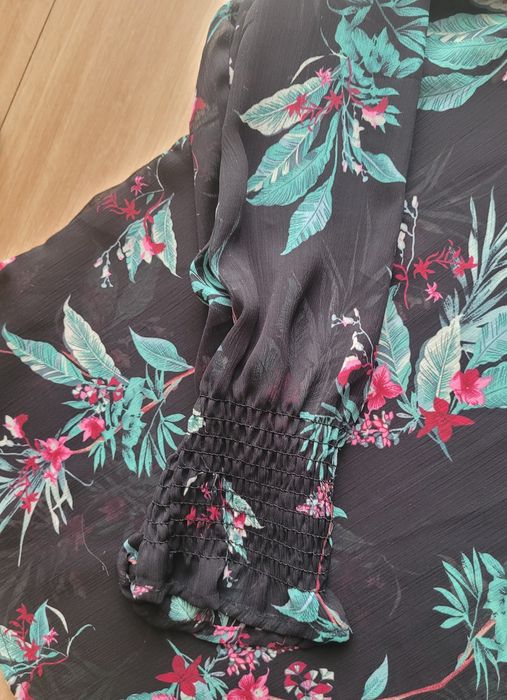 Elegancka koszula damska z motywami kwiecistymi