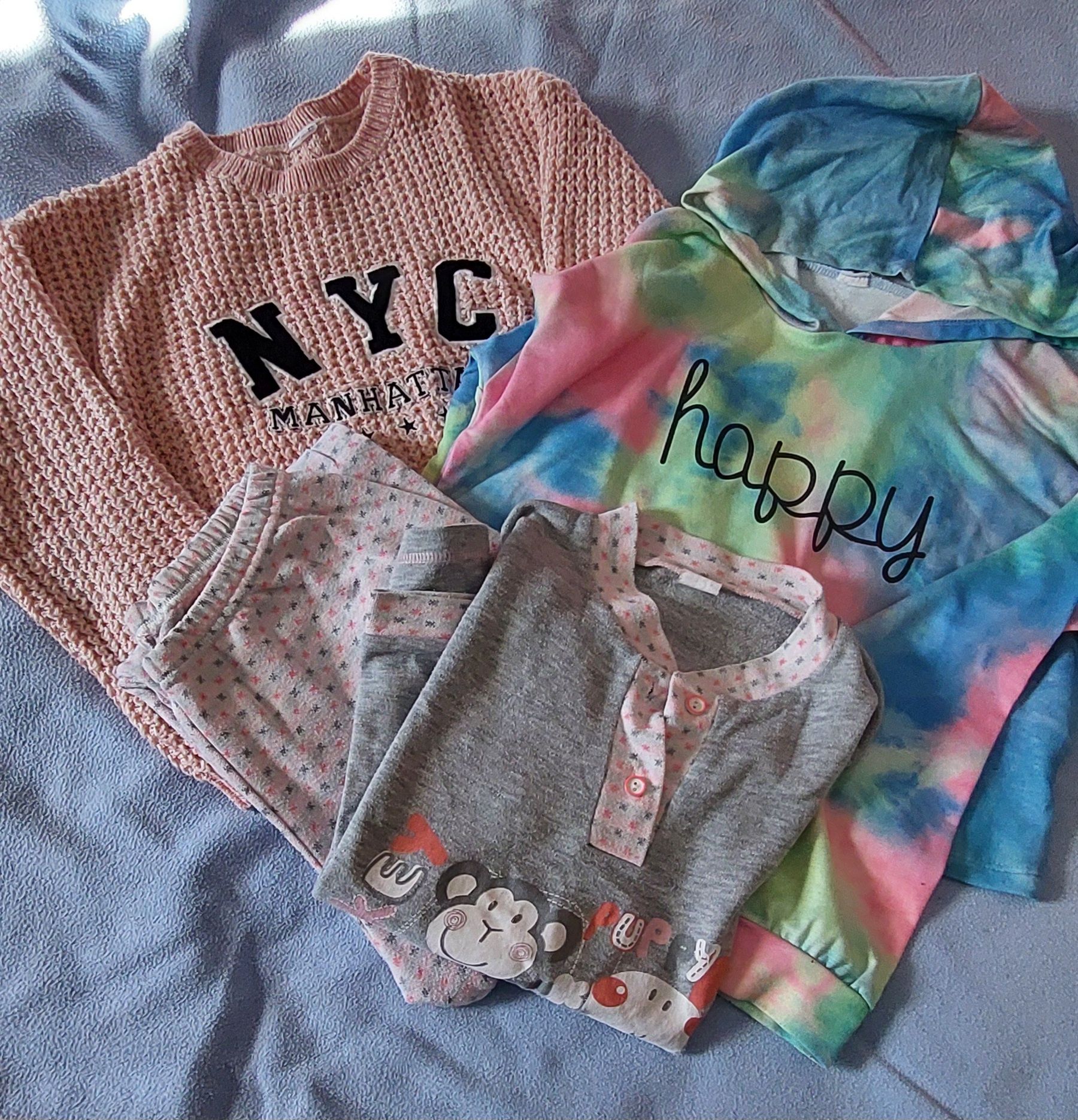 Lote 2 camisolas + oferta 1 pijama cardado - 11/12 anos