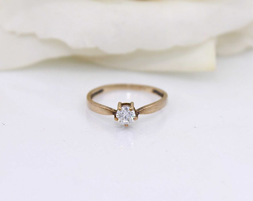 Złoty pierścionek p.333/0,91g z cyrkonią