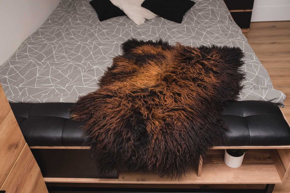 Skóra Owcza Ognista Czerń Kręcony Włos XL Naturalna