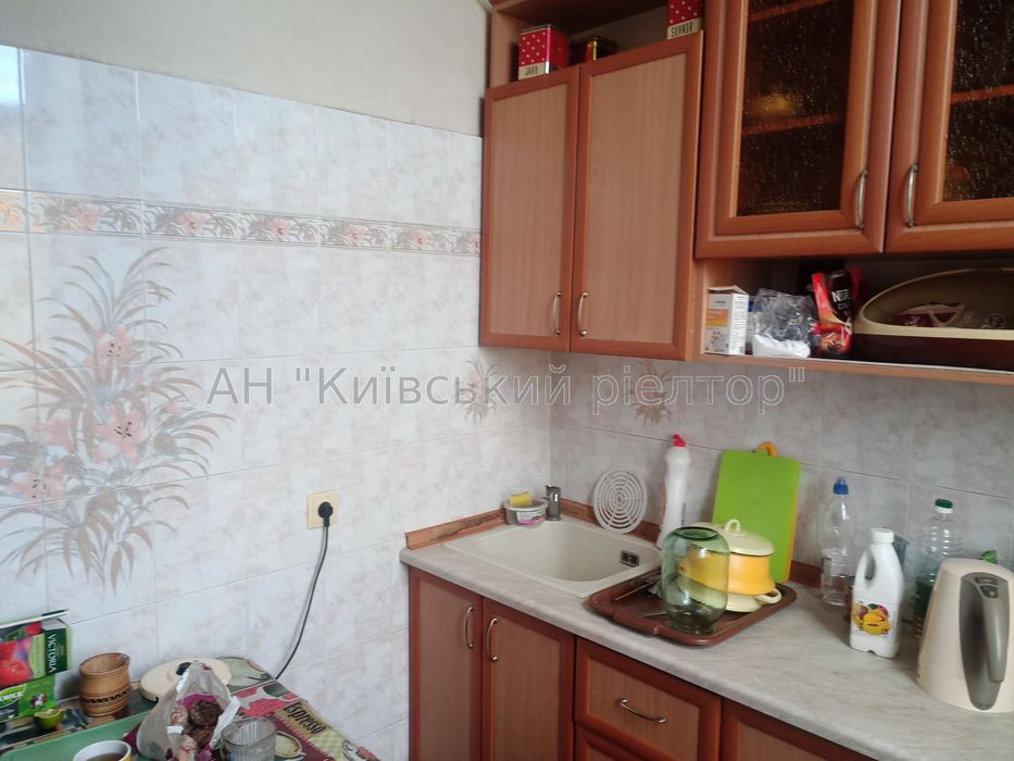 Продаж недорого 4 к. квартири в затишному ДВРЗ!