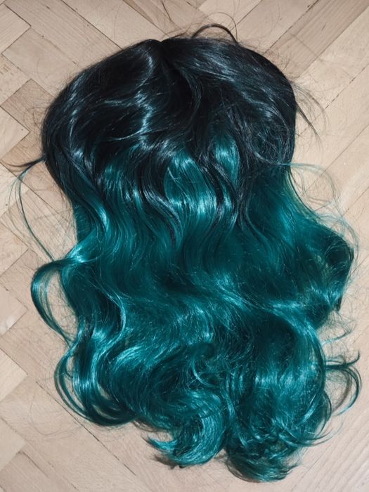 Turkusowo czarna peruka długa