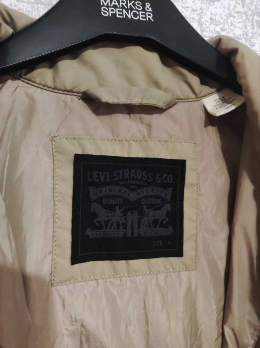 Мікропуховик стеганий Levis 501 оригінал S розмір стан дуже гарний