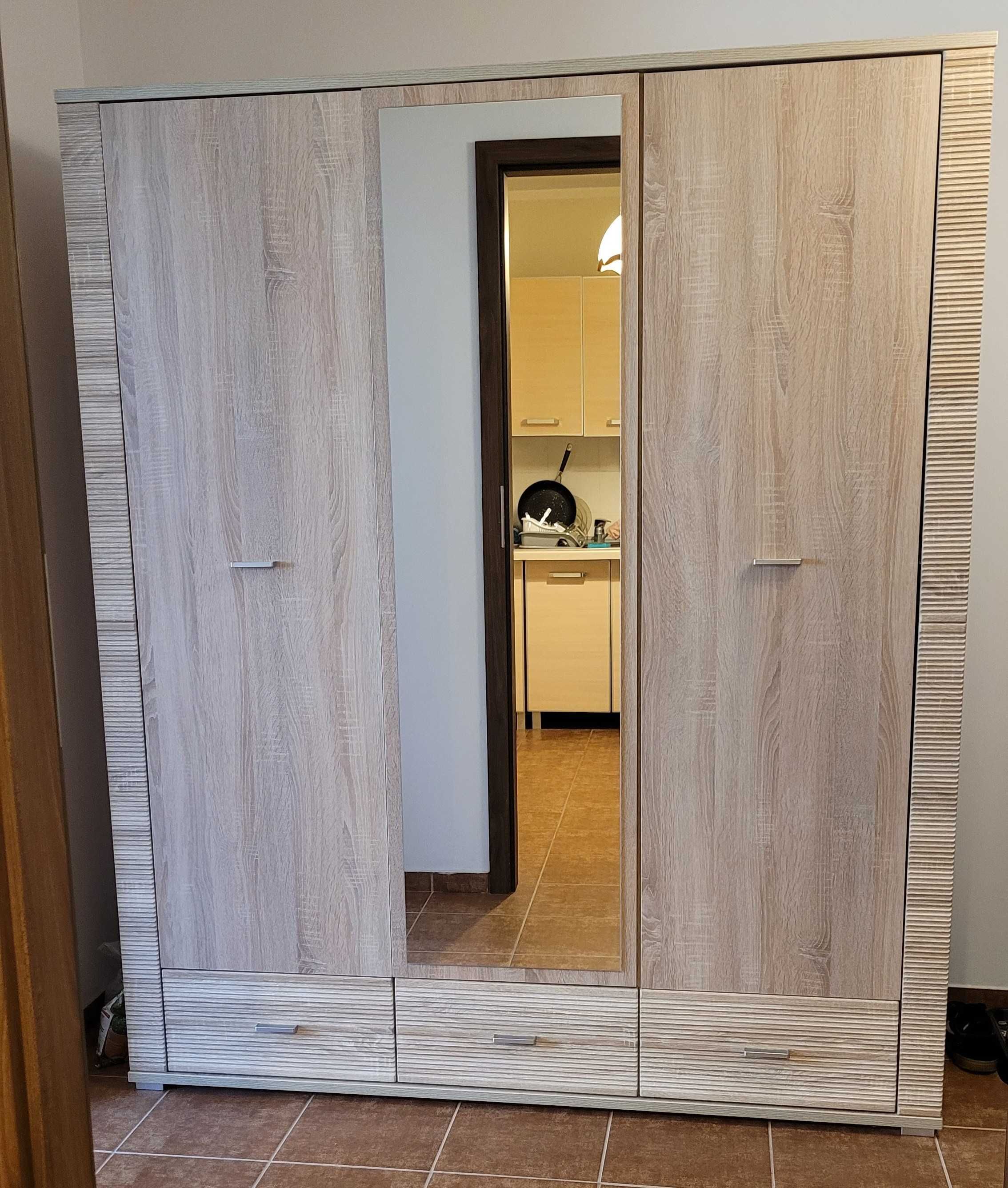 Szafa 3 drzwiowa z lustrem i 3 szufladami - Agata Meble