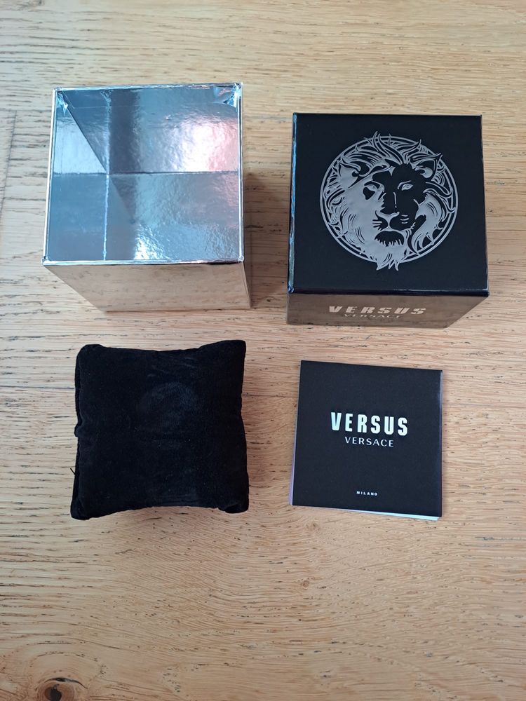 Pudełko pudełeczko box case na zegarek versace versus srebrne czarne