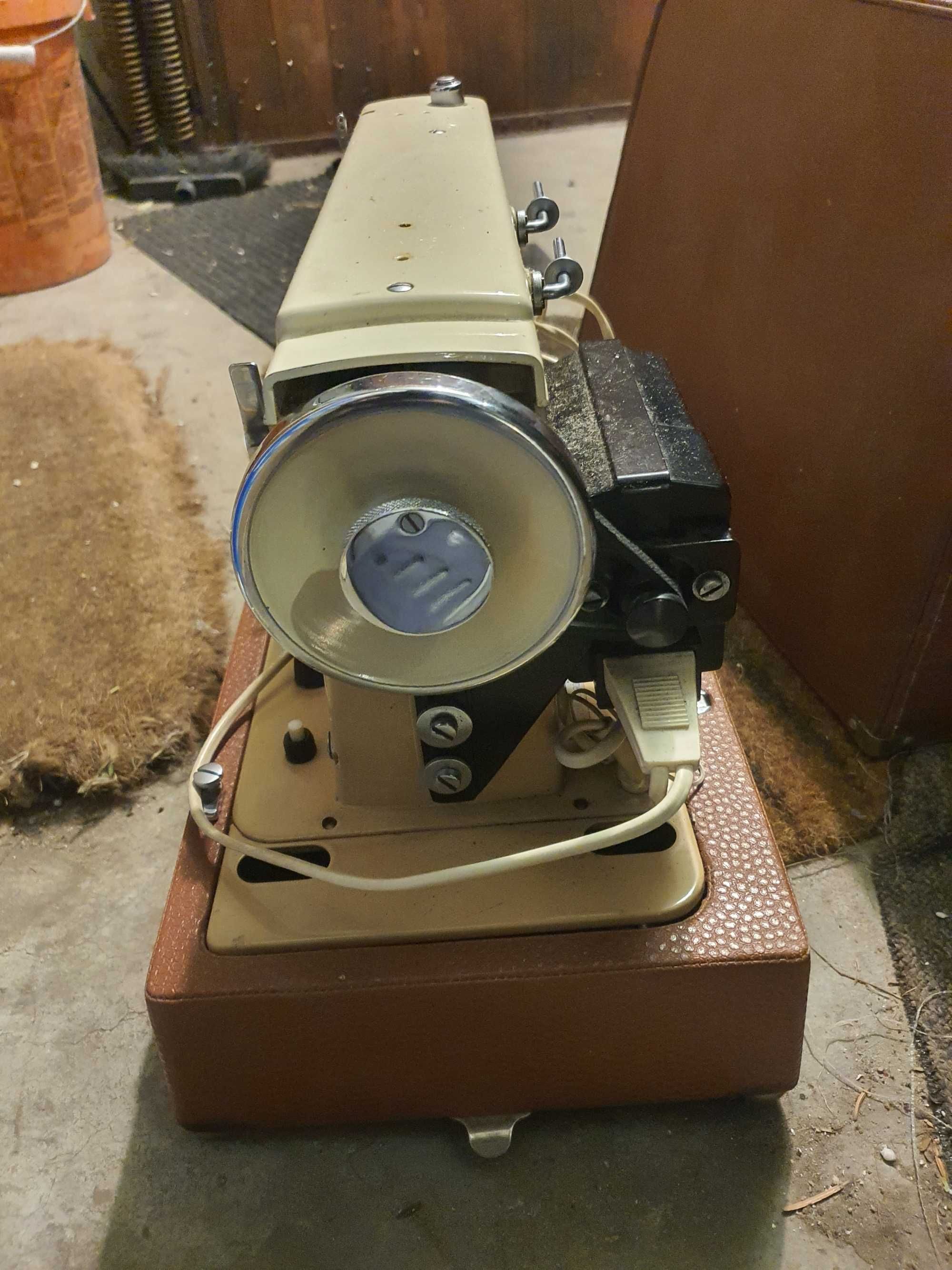Maszyna do szycia Łucznik 415 model 415