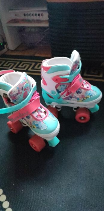 Buty zabawki i ubrania dzieciece