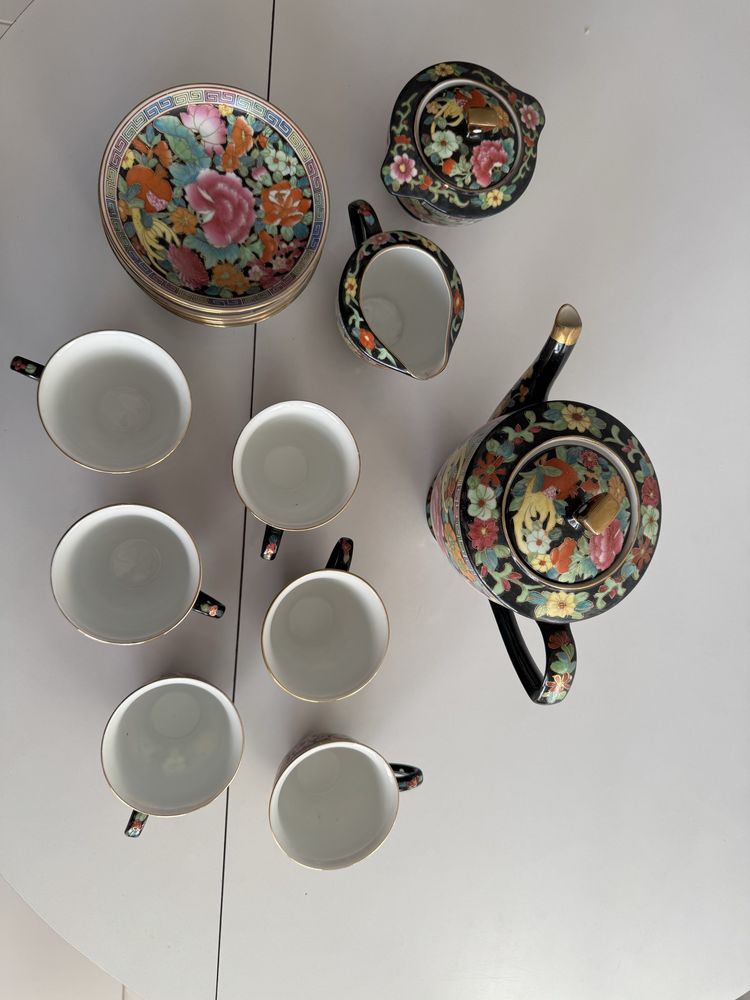Conjunto de chá em porcelana chinesa de estilo “Famille Noire”