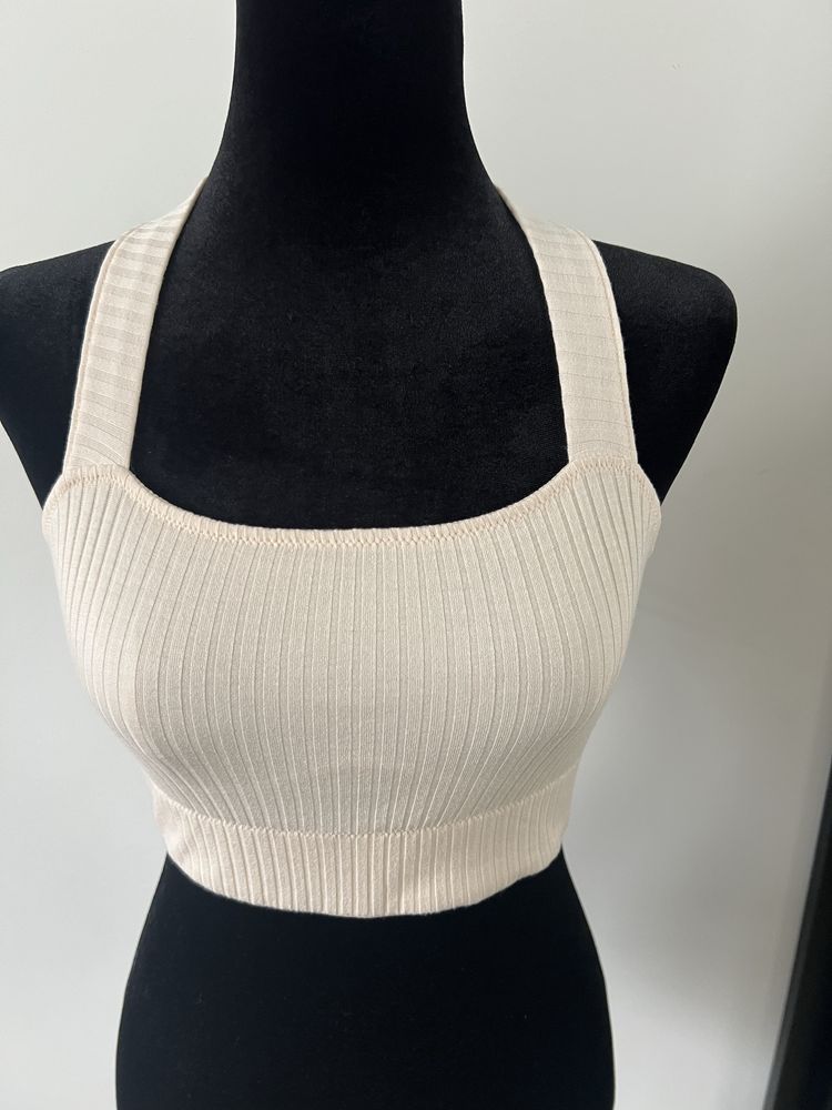 Beżowa, kremowa, krótka bluzka, crop top, biustonosz, stanik, Etam, S
