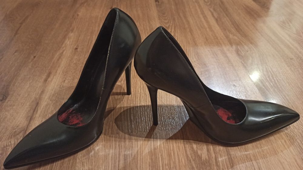 Szpilki Calvin Klein rozmiar 39. Stan idealny.