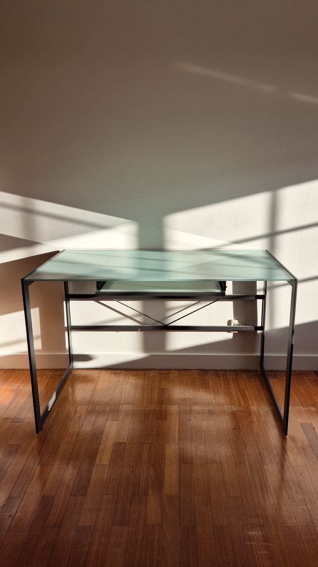 Mesa Secretária de vidro