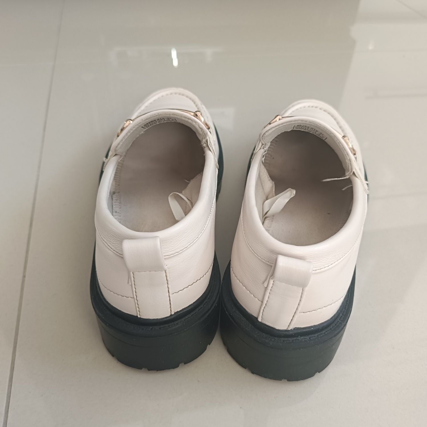 Buty mokasyny 37 Reserved