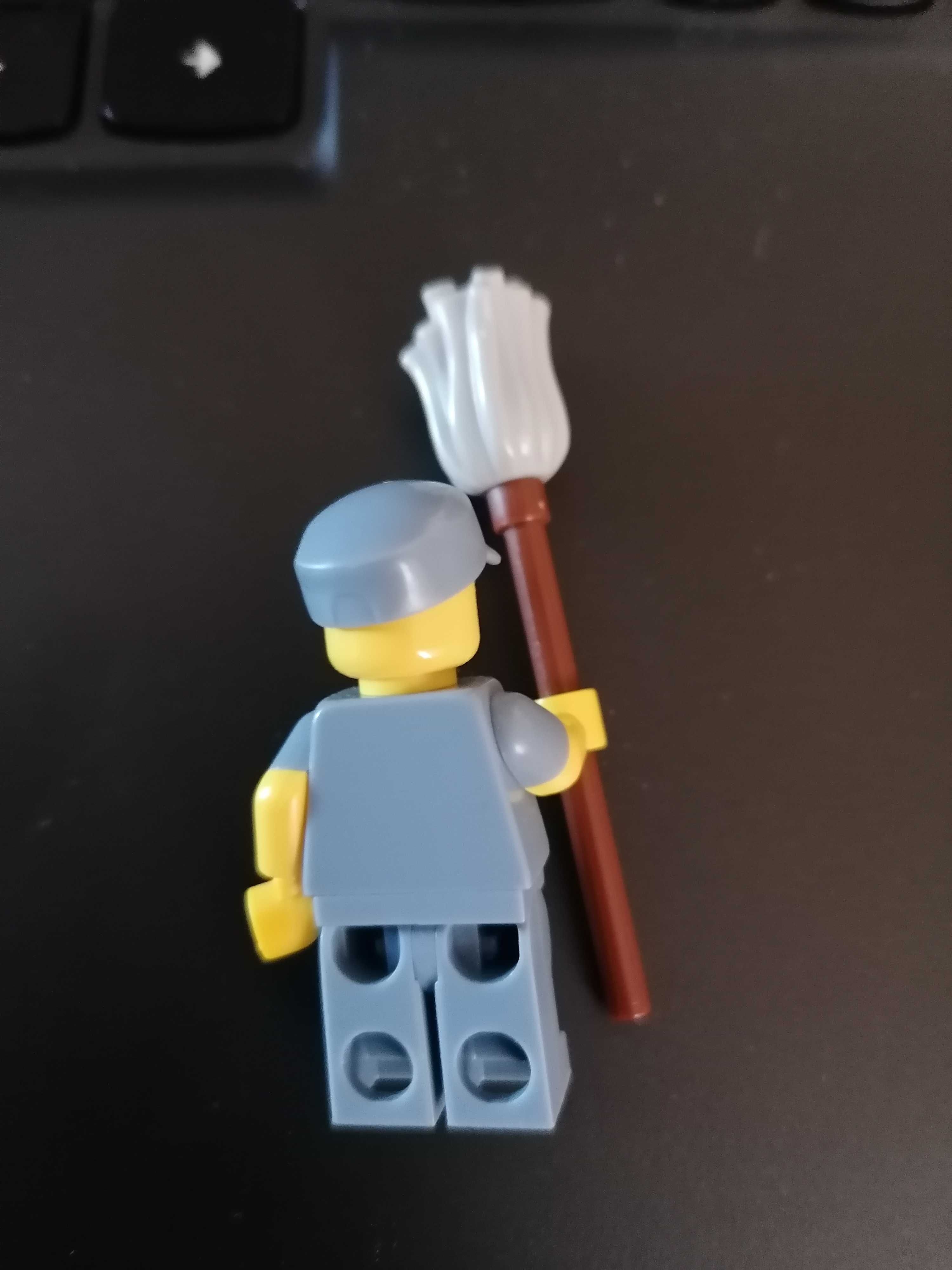 LEGO figurka col15-9 col236 Janitor, Series 15