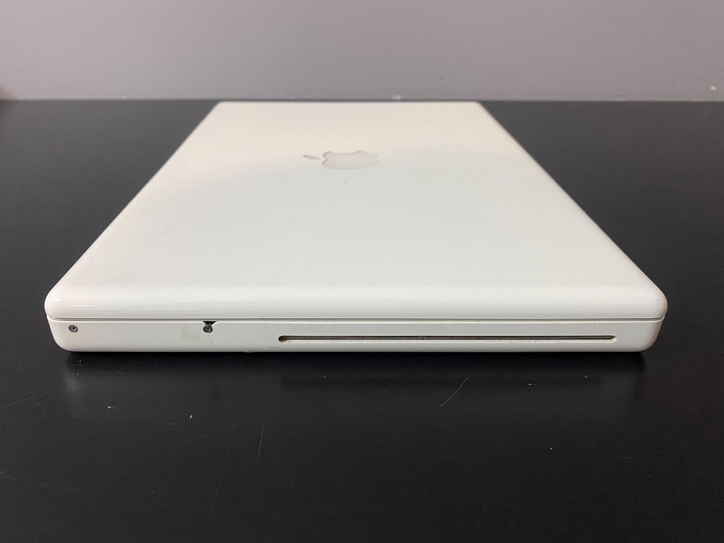 MacBook 3.1 - A1181 - Late 2007 - Core 2 Duo 2.0 / 4GB RAM / 320HDD