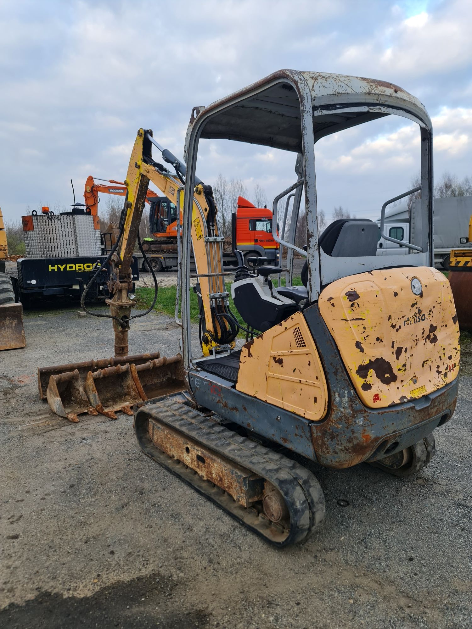 Minikoparka WACKER NEUSON ET18 z 2013r. Młot 4 łyżki sprowadzona