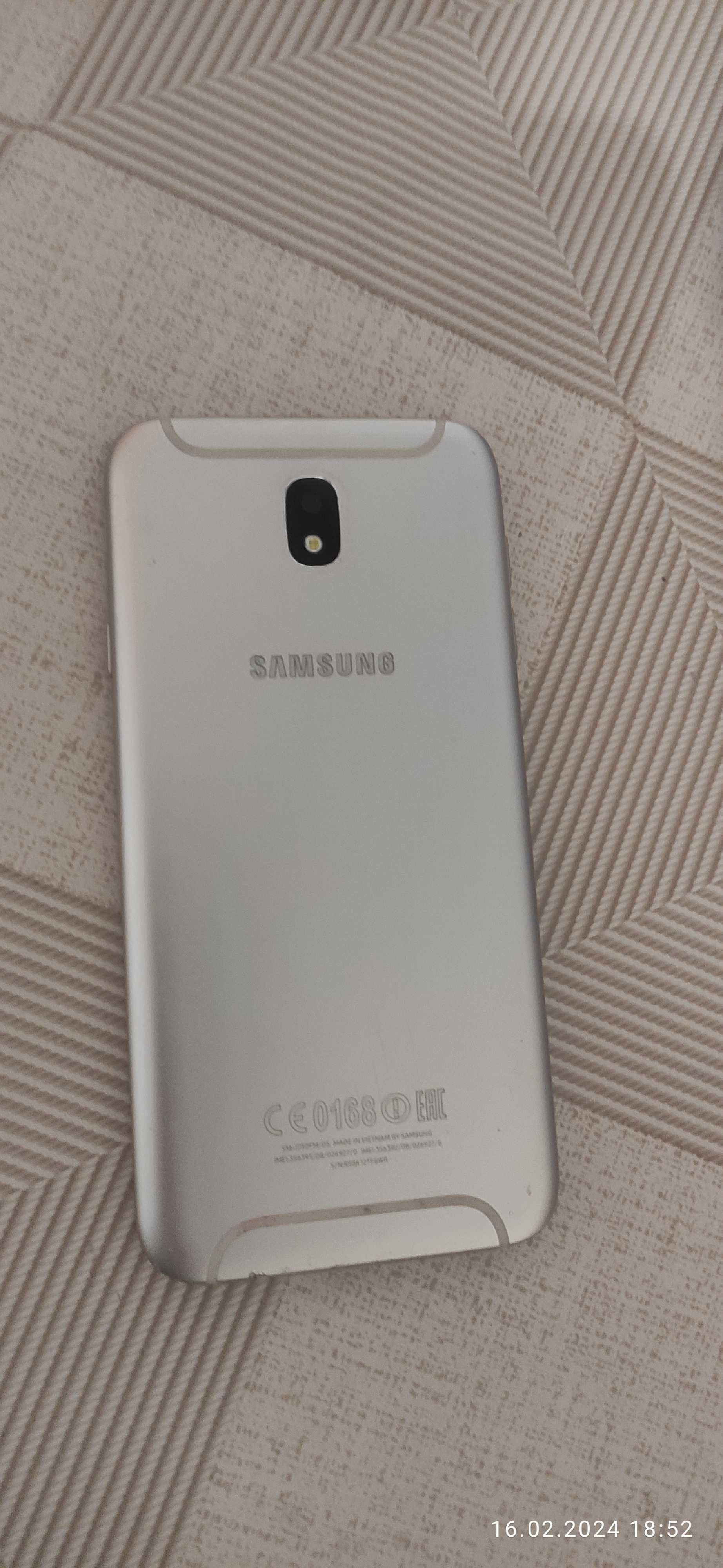 Смартфон Samsung J7