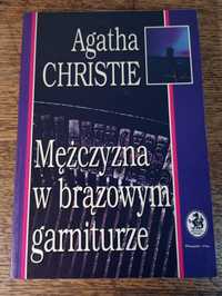 Mężczyzna w brązowym garniturze. Agatha Christie