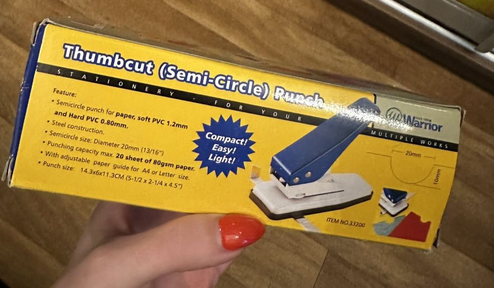 Діркопробивач для пробивання півкруглих отворів