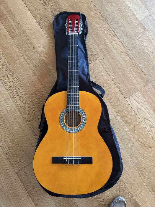 Guitarra nova com pouquíssimo uso