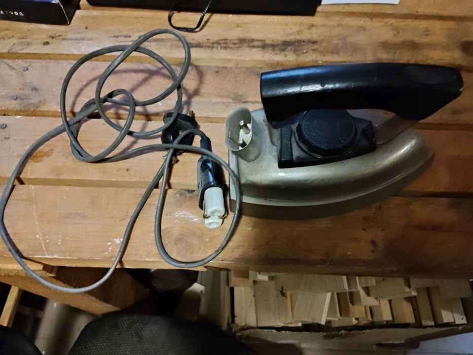 Żelazko przemysłowe Elesko ZK 220 V - 1000 W