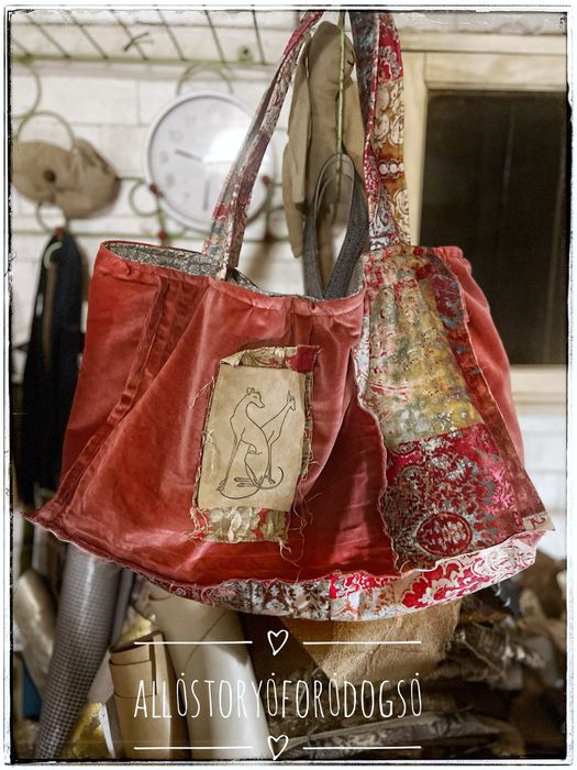 Duza torba z chartami