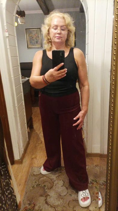 Nowe spodnie damskie maselko z szeroka nogawka, bordo..