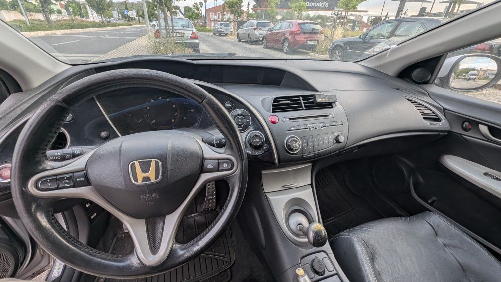Honda Civic 1.4 executive.