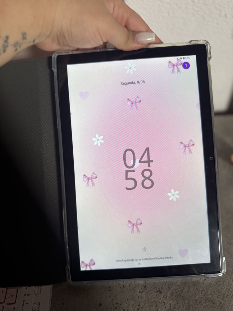 Tablet Android 10.1” com Acessórios – Como Novo!