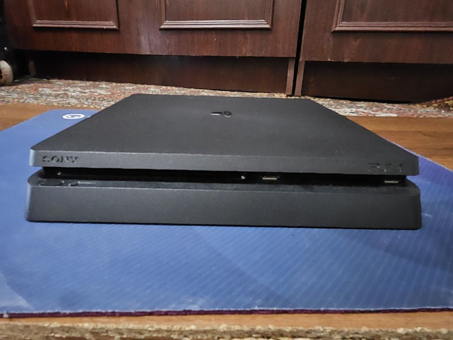 Playstation 4 slim