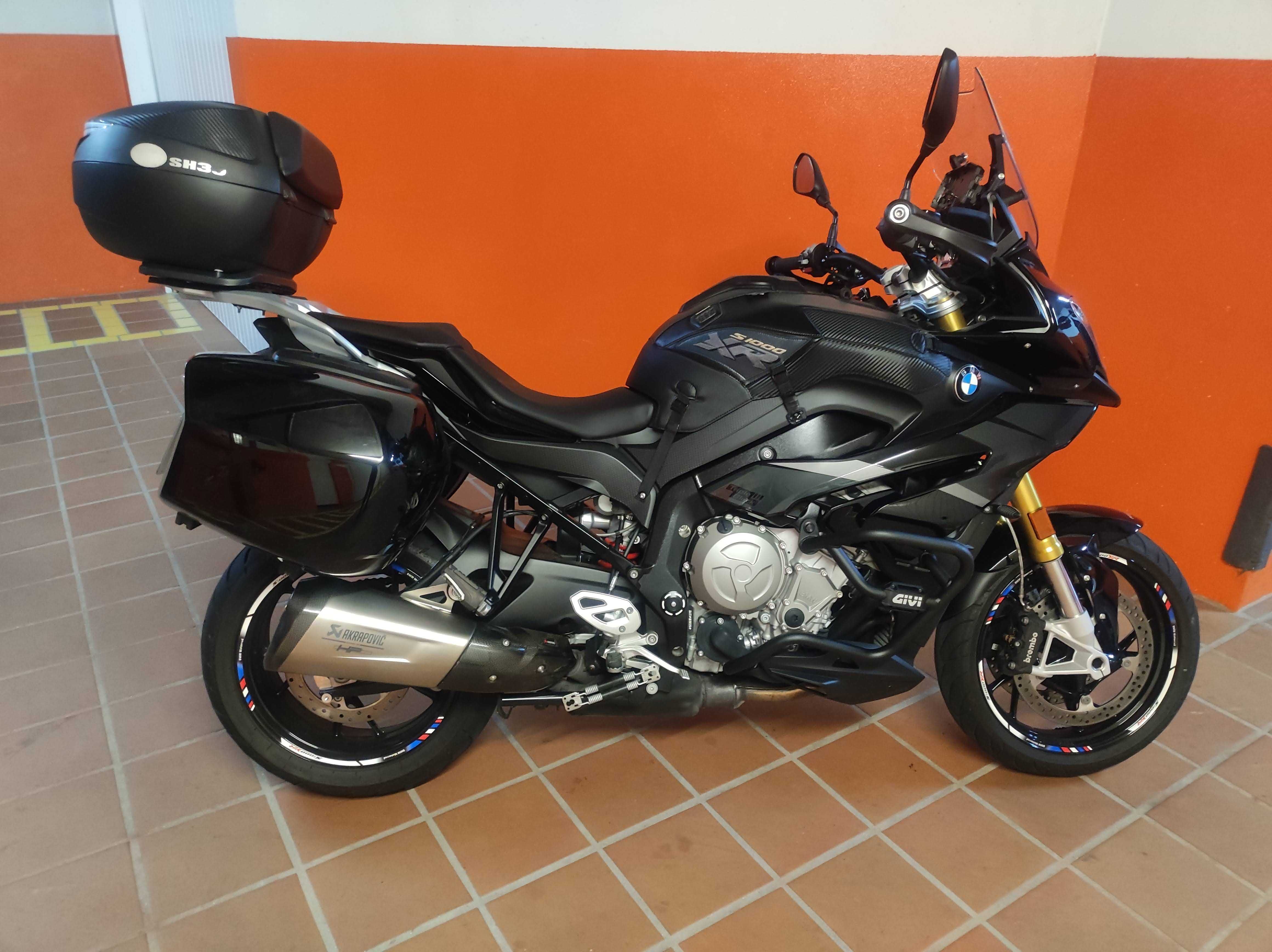 BMW S1000XR Triple Black