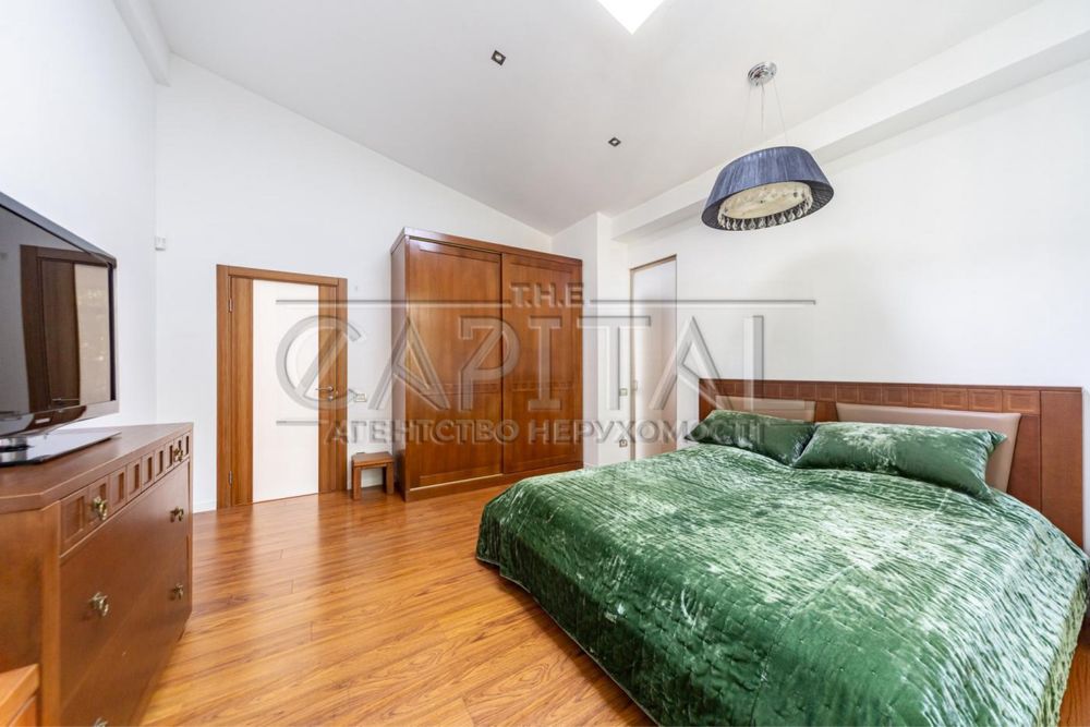 Київ, Святошинський район, вул. Патріарха Володимира Романюка 300м2