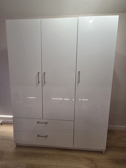 Szafa prawie jak nowa.