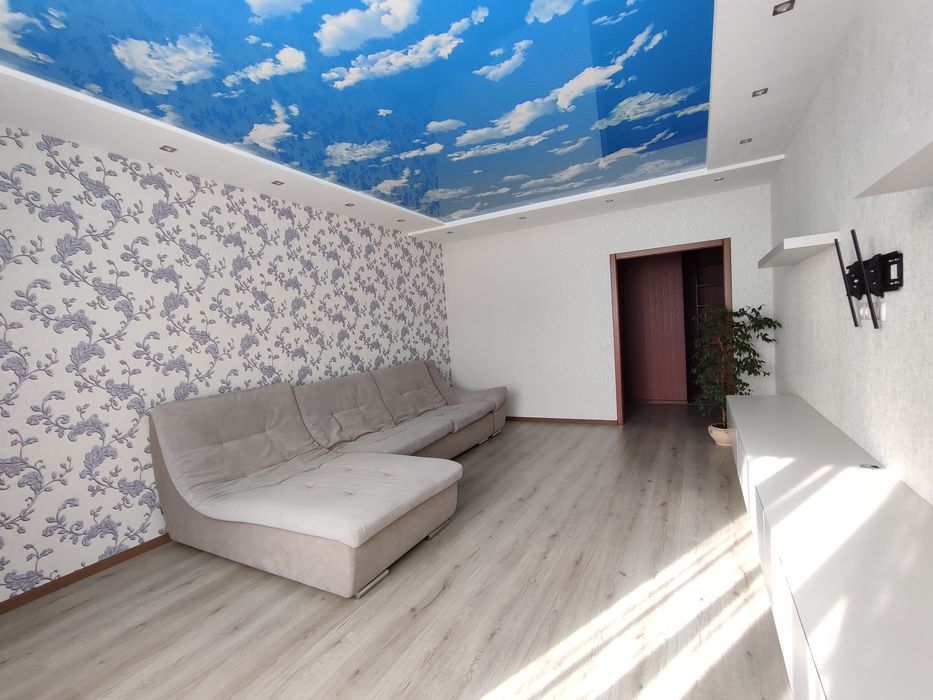 Оренда квартири в центрі в новому будинку з паркомісцем.