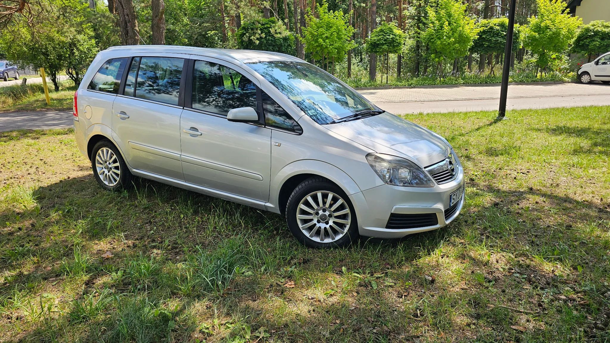 Opel Zafira 2009 r 1.8 Wersja FAMILY 7 Osobowa NAVI Fotele Grzane Klima PDC Alumy