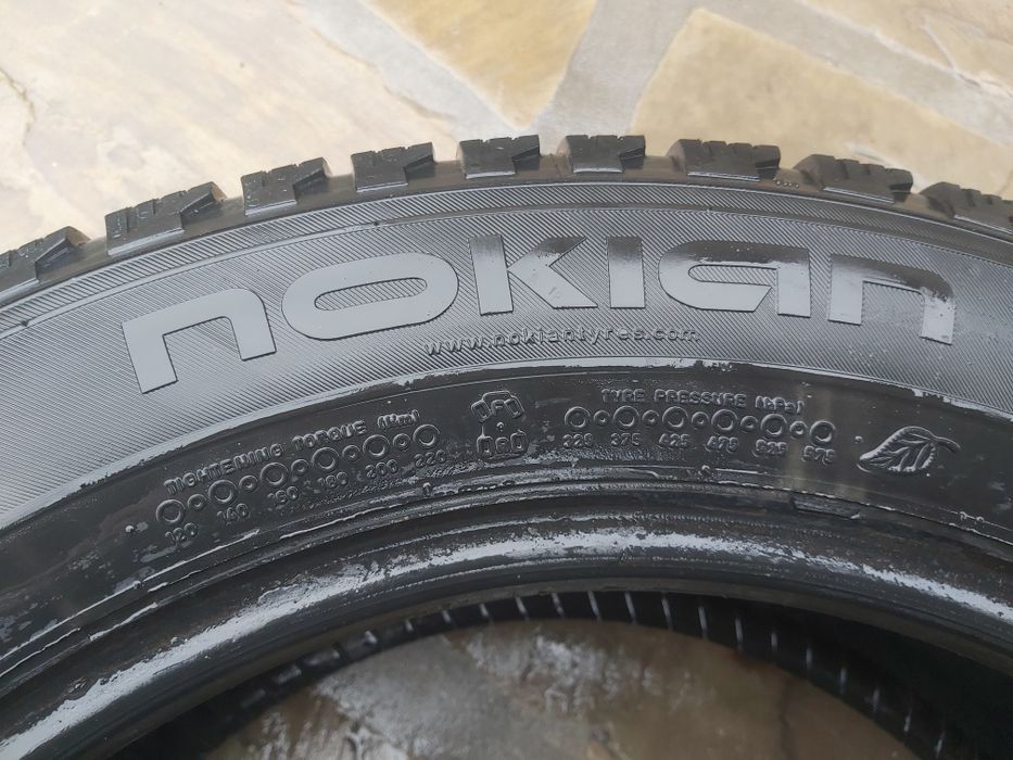 Зимова гума  Nokian 215/60 R17C