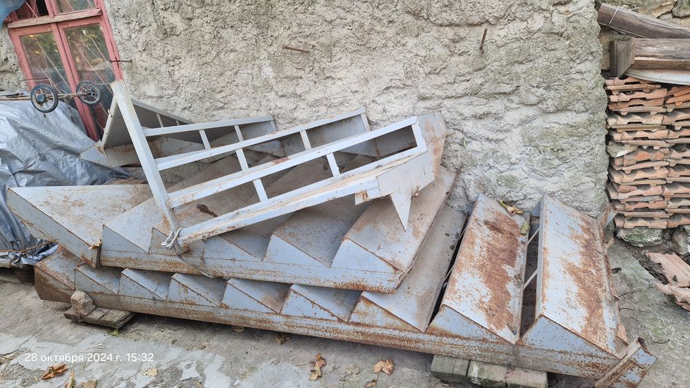 Металическая лестница