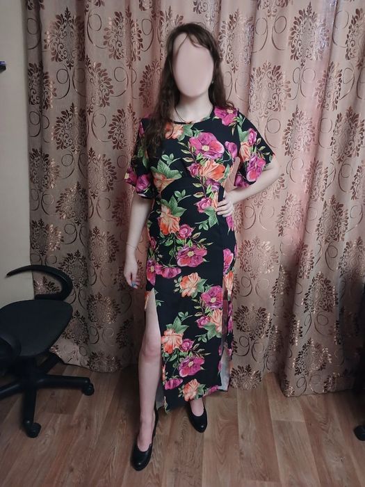 Літня сукня з квітами.