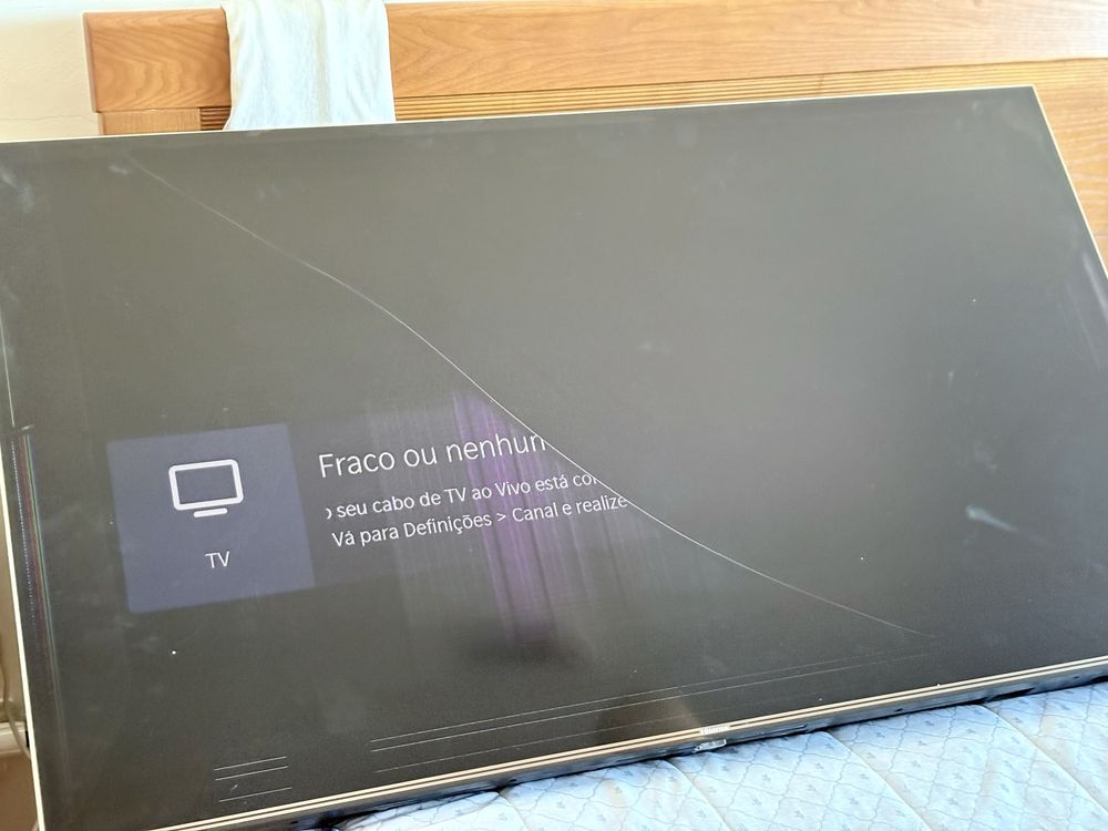 TV Hisense U7 55” 4K com defeito na tela – Para peças ou reparação